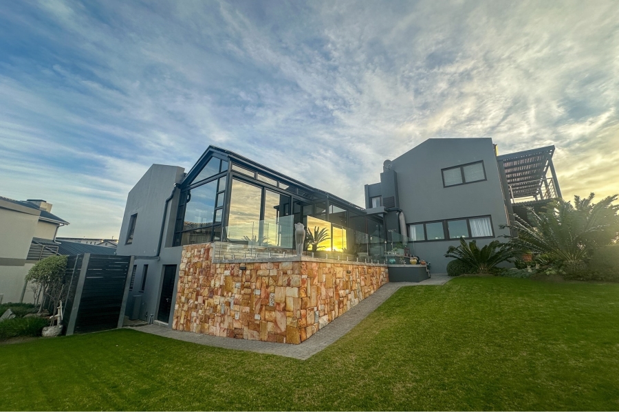5 Bedroom Property for Sale in Oubaai Western Cape